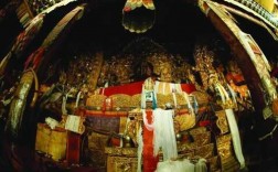 藏族的寺庙的盆子（藏族寺庙供奉人像是谁）