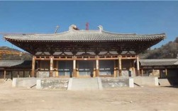 尚未修复古老寺院遗址（千年古寺历经半年的修复工程已经竣工,重新装修的大殿）