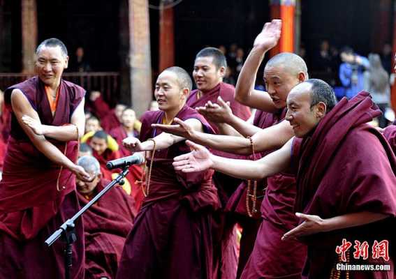 藏传佛教寺院出家人的生活（藏传佛教僧人出家是一辈子吗）-图1