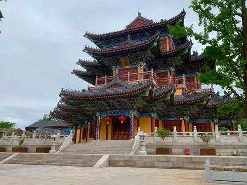 青岛著名的佛教寺院有哪些（青岛著名的佛教寺院有哪些名字）