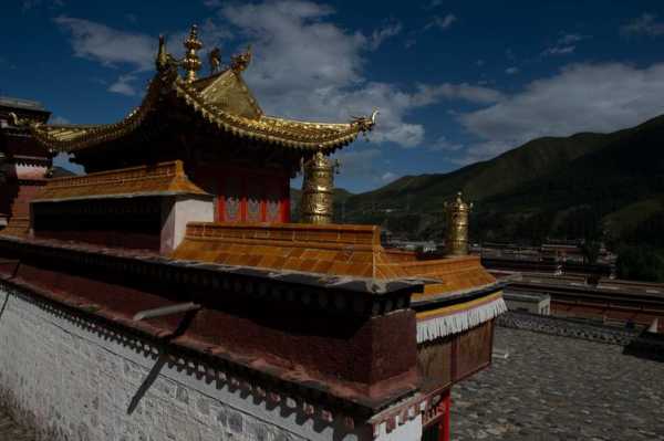 美丽的藏传寺院（藏传佛教寺庙建筑描述）-图1