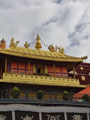 藏族寺院金顶（西藏寺庙金顶是真金嘛）