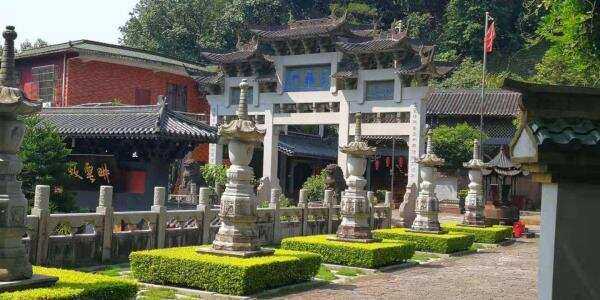 中国每年寺庙收入（中国寺庙收费）