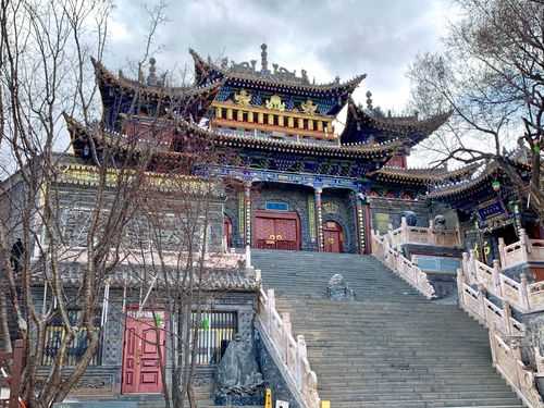 西宁的藏传佛教寺院（西宁附近藏传寺庙）
