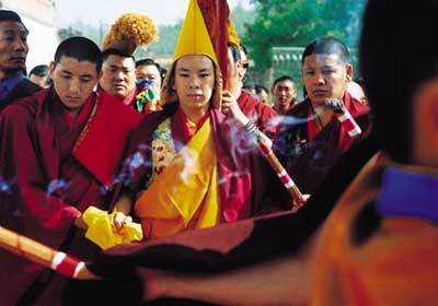 活佛转世为什么只有藏人（活佛转世制度为藏传佛教所特有）-图1
